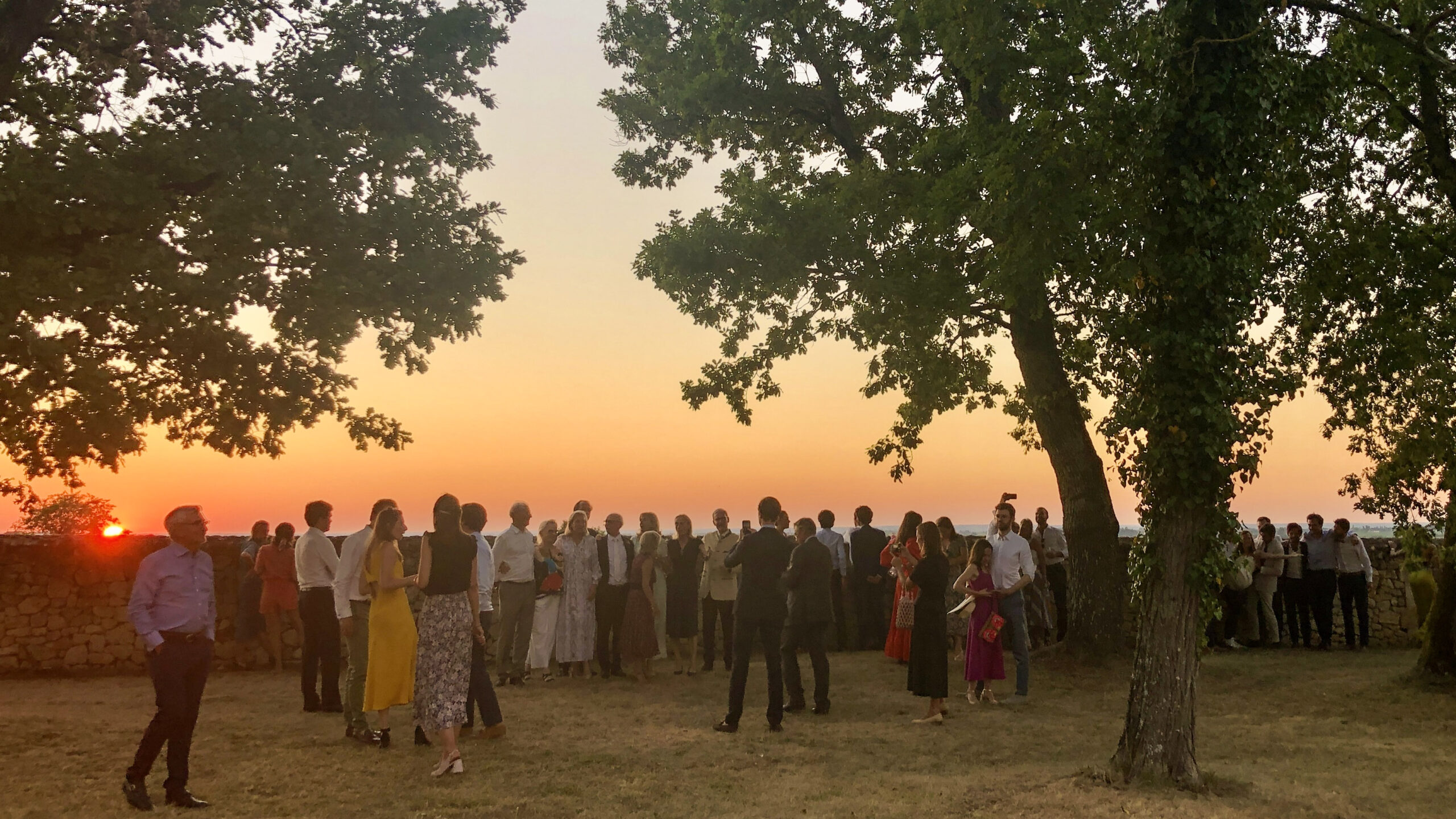 DJ mariage au Château Soutard – ambiance cocktail au coucher du soleil